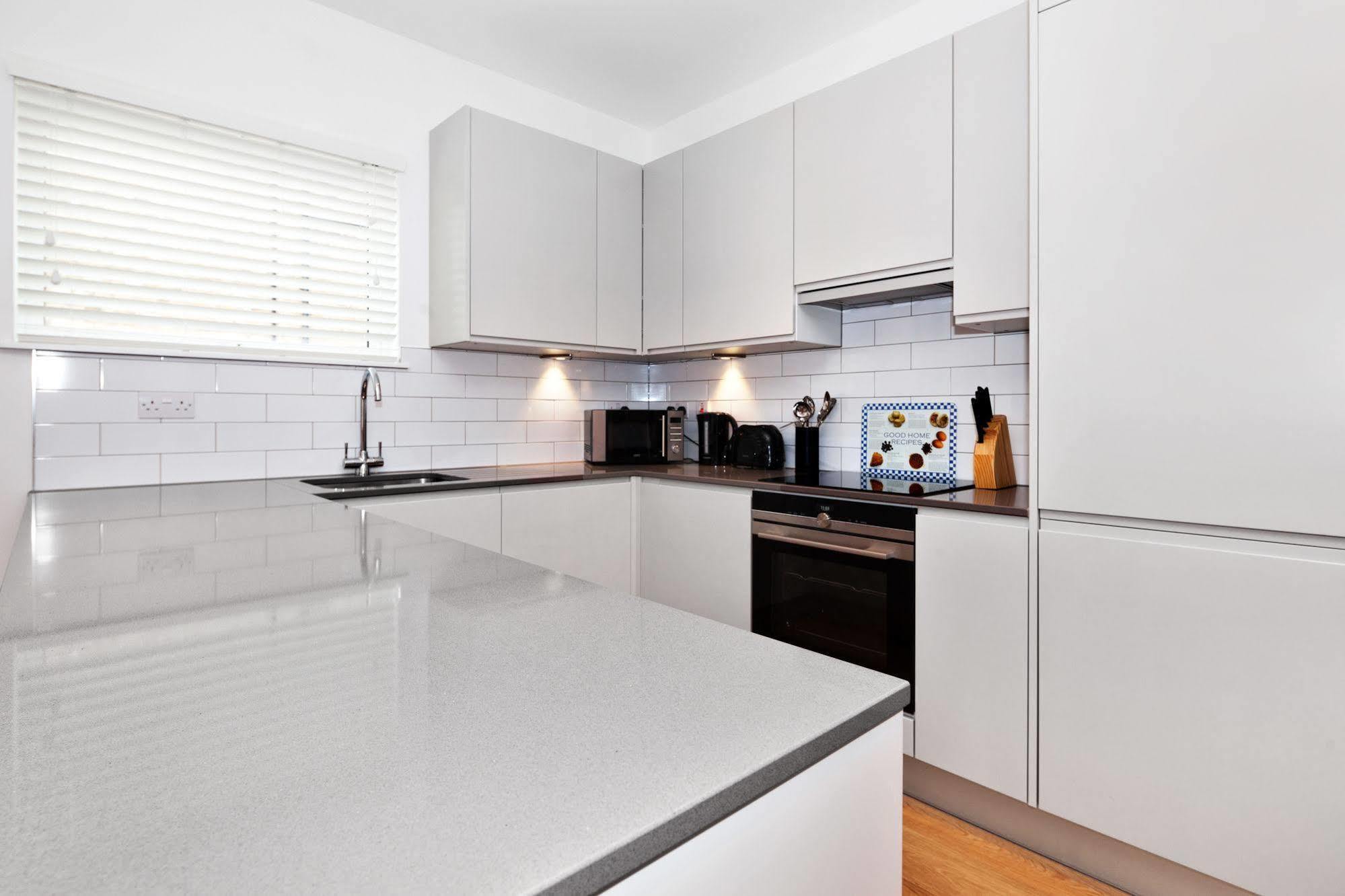 Access West Kensington Apartment ลอนดอน ภายนอก รูปภาพ