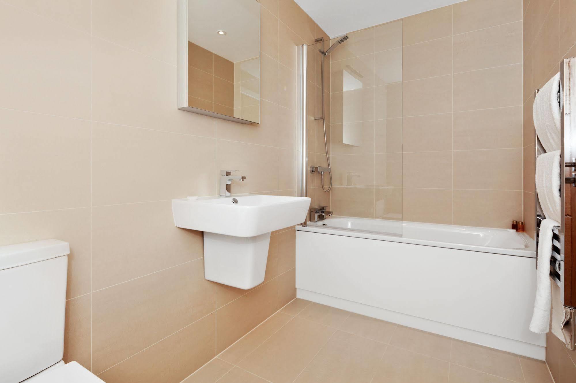 Access West Kensington Apartment ลอนดอน ภายนอก รูปภาพ
