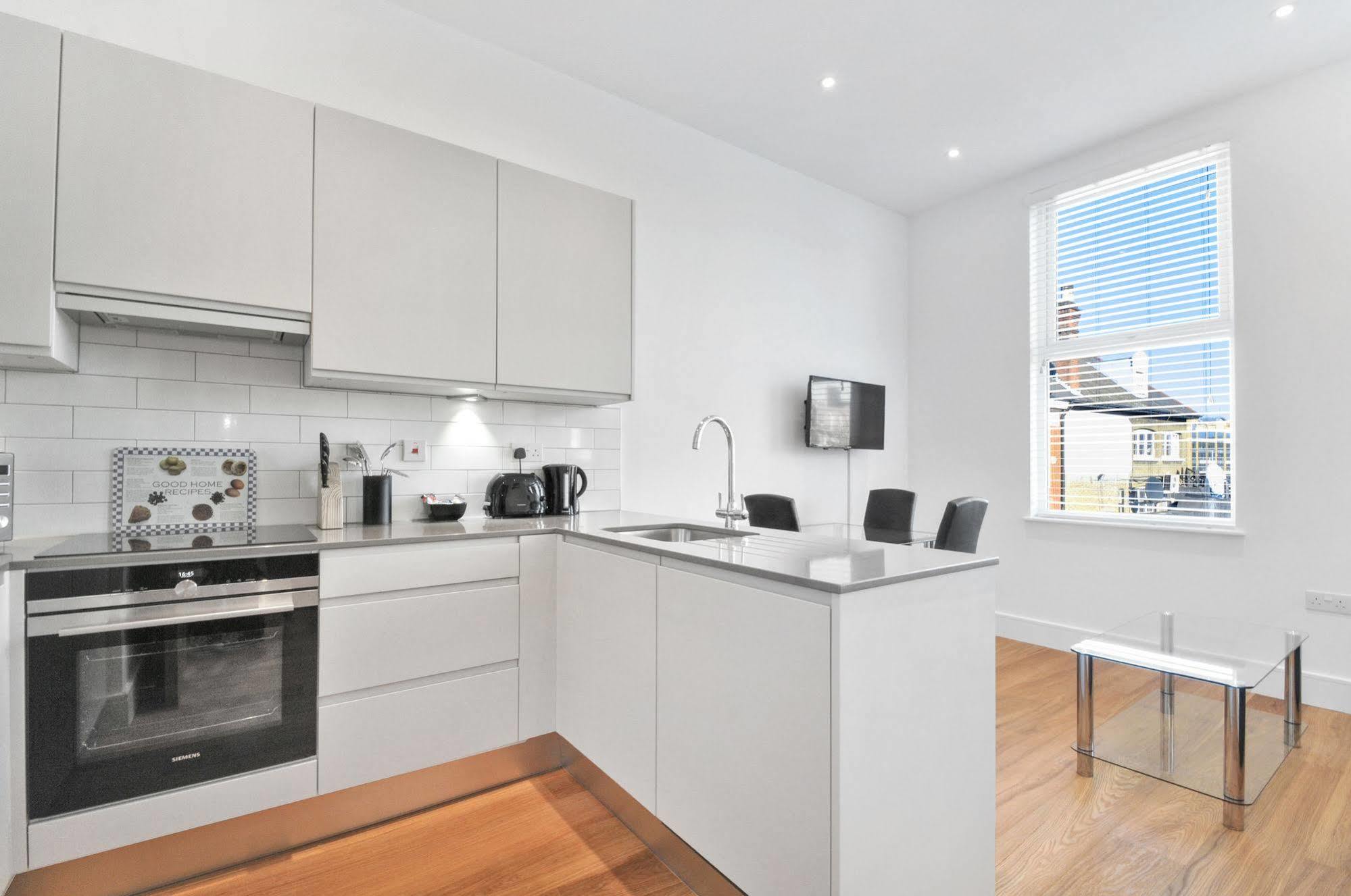 Access West Kensington Apartment ลอนดอน ภายนอก รูปภาพ