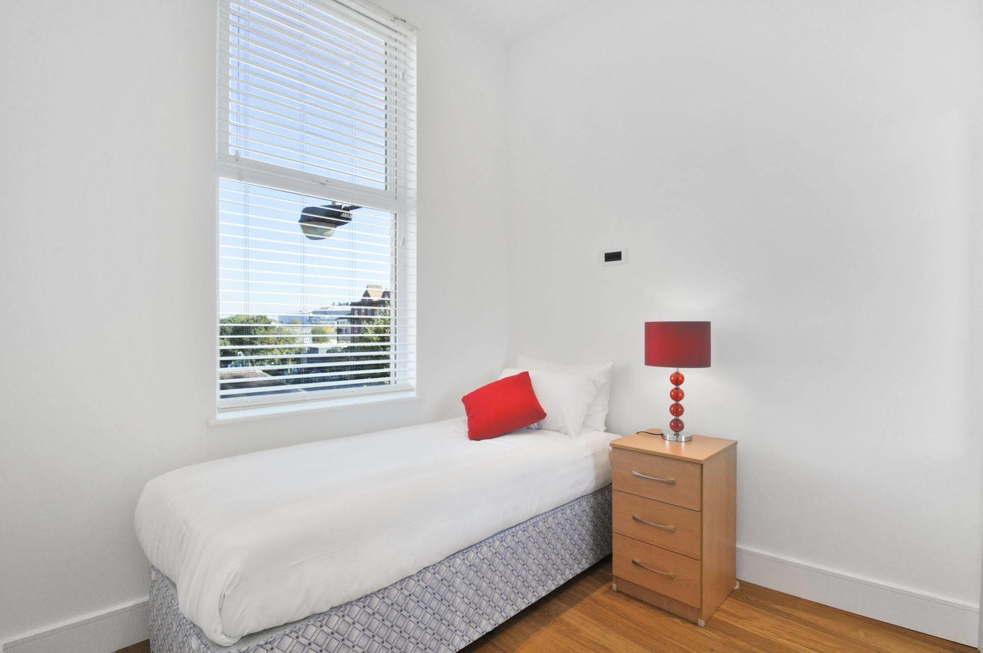 Access West Kensington Apartment ลอนดอน ภายนอก รูปภาพ